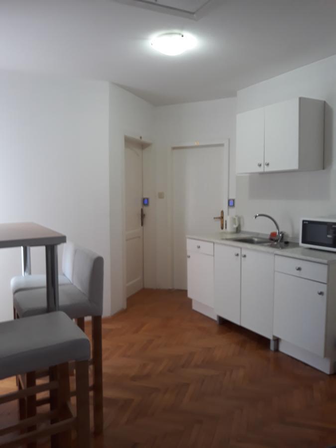 Hostel Corner 021 Novi Sad Eksteriør bilde