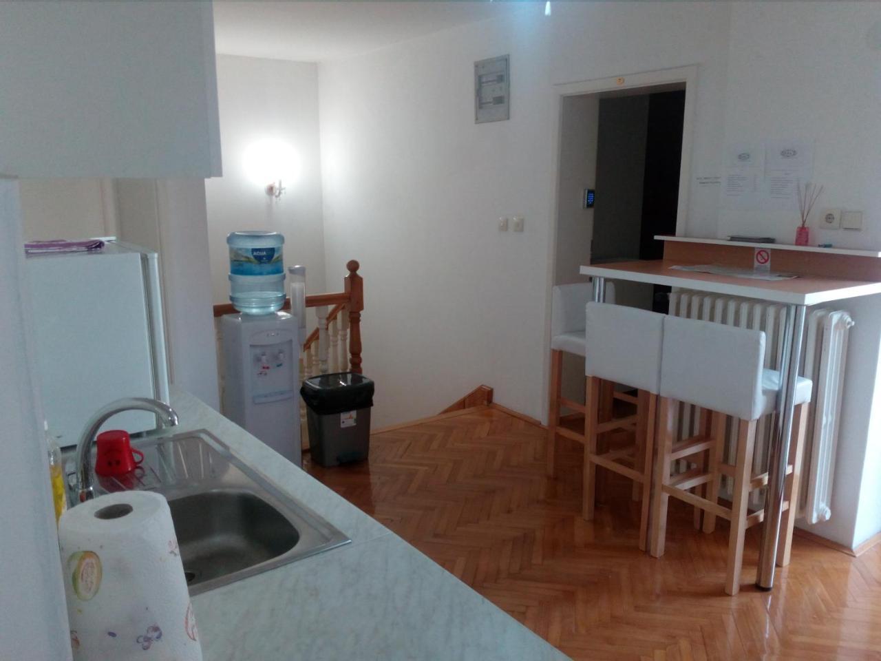 Hostel Corner 021 Novi Sad Eksteriør bilde